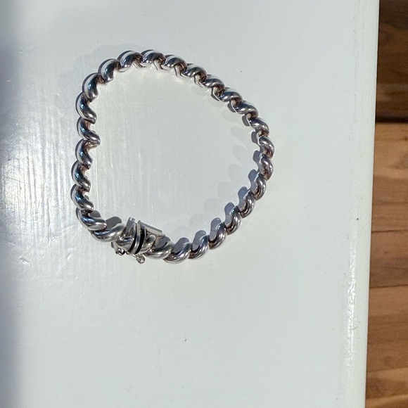 Elegant Silver Bracelet for Women - Picture 2 of 4